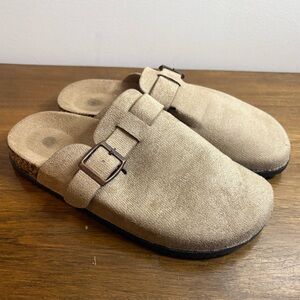 ✨NEW - Tan faux Suede Slip-On Clogs